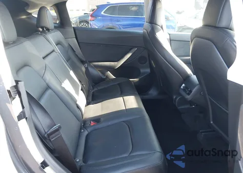 2022 Tesla Model Y Long Range Dual Motor All-Wheel Drive z USA, uszkodzony, nr VIN 7SAYGDEE6NF357642